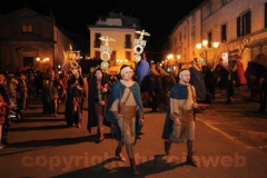 Le immagini della suggestiva processione a Bagnaia