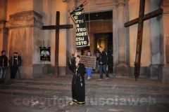Le immagini della suggestiva processione a Bagnaia