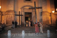 Le immagini della suggestiva processione a Bagnaia