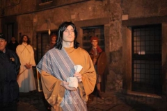 Le immagini della suggestiva processione a Bagnaia