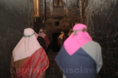 Le immagini della suggestiva processione a Bagnaia