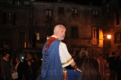 Le immagini della suggestiva processione a Bagnaia