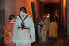 Le immagini della suggestiva processione a Bagnaia