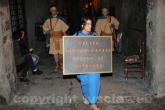 Le immagini della suggestiva processione a Bagnaia