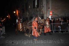 Le immagini della suggestiva processione a Bagnaia