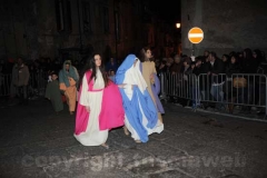 Le immagini della suggestiva processione a Bagnaia