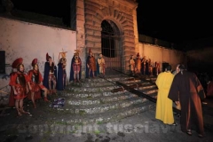 Le immagini della suggestiva processione a Bagnaia