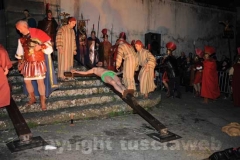 Le immagini della suggestiva processione a Bagnaia