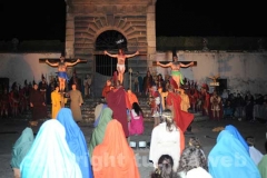 Le immagini della suggestiva processione a Bagnaia