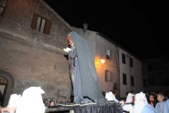 Le immagini della suggestiva processione a Bagnaia