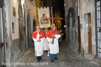 Viterbo - La processione del Cristo morto e la crocifissione a piazza San Lorenzo