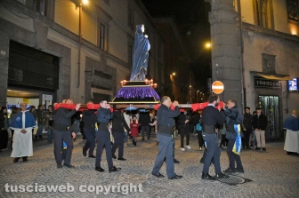 Viterbo - La processione del Cristo morto e la crocifissione a piazza San Lorenzo