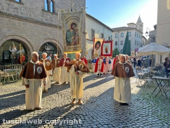Viterbo - La processione pre le vie del centro in vista del Corpus domini