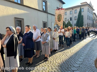 Viterbo - La processione pre le vie del centro in vista del Corpus domini