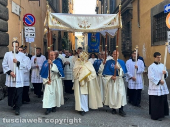 Viterbo - La processione pre le vie del centro in vista del Corpus domini