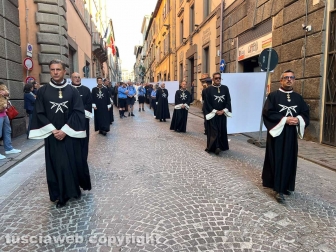 Viterbo - La processione pre le vie del centro in vista del Corpus domini