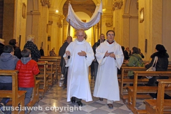 La processione della Madonna di Lourdes