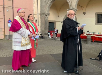 Viterbo - Chiara Frontini, il parroco e il vescovo Orazio Francesco Piazza