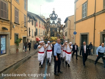Viterbo - La pioggia non ferma la macchina di Maria santissima Liberatrice