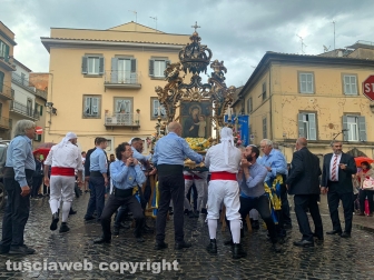 Viterbo - La pioggia non ferma la macchina di Maria santissima Liberatrice