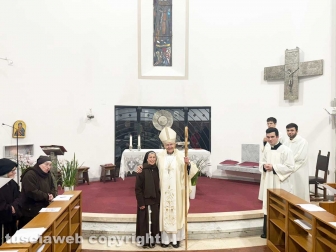Viterbo - La professione temporanea - Suor Assunta Scaldaferri e il vescovo Francesco Orazio Piazza