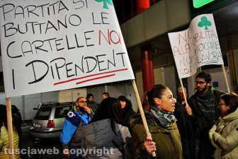La protesta alla sala Bingo in via Garbini