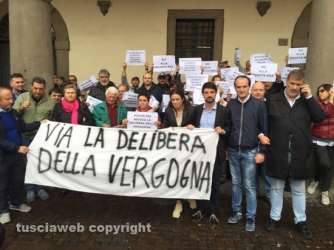 La protesta contro la delibera \"Svuota Rsa\"