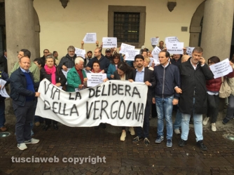 La protesta contro la delibera \"Svuota Rsa\"