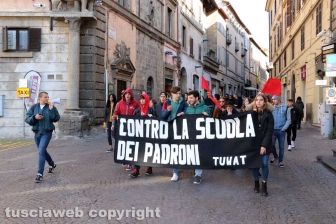 Viterbo - La protesta degli studenti