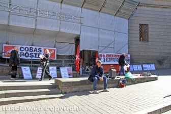 La protesta dei Cobas alle Poste