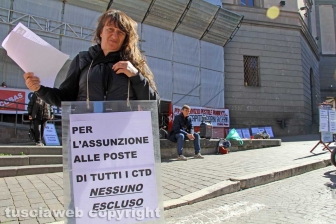 La protesta dei Cobas alle Poste