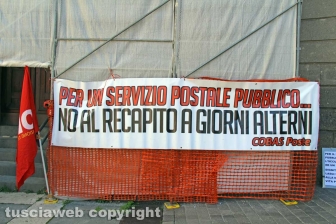 La protesta dei Cobas alle Poste