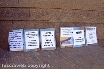 La protesta dei Cobas alle Poste