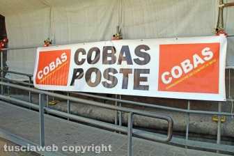 La protesta dei Cobas alle Poste
