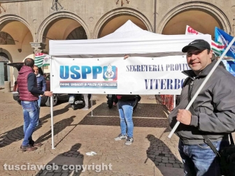 Viterbo - La protesta della polizia penitenziaria