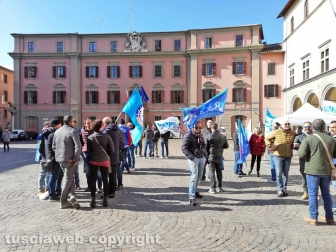 Viterbo - La protesta della polizia penitenziaria