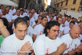 La prova di trasporto del traliccio di Gloria