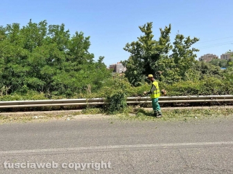La pulizia della curva di Ponte dell'Elce