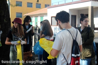La Rete degli studenti medi pulisce Pratogiardino