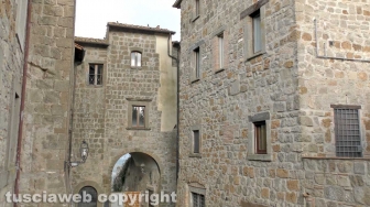 Il borgo attorno alla torre dell'orologio