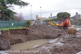 La rottura del collettore fognario al Sacrario