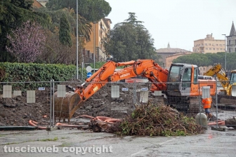 La rottura del collettore fognario al Sacrario