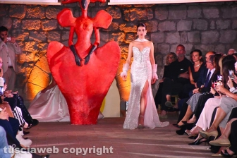 Viterbo - La prima edizione di Donne in Fiore, la sfilata di moda degli stilisti internazionali