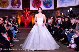 Viterbo - La prima edizione di Donne in Fiore, la sfilata di moda degli stilisti internazionali