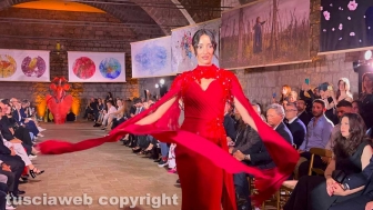 Viterbo - La prima edizione di Donne in Fiore, la sfilata di moda degli stilisti internazionali
