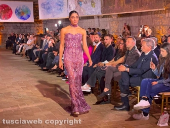 Viterbo - La prima edizione di Donne in Fiore, la sfilata di moda degli stilisti internazionali