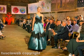 Viterbo - La prima edizione di Donne in Fiore, la sfilata di moda degli stilisti internazionali