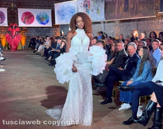 Viterbo - La prima edizione di Donne in Fiore, la sfilata di moda degli stilisti internazionali