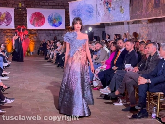Viterbo - La prima edizione di Donne in Fiore, la sfilata di moda degli stilisti internazionali