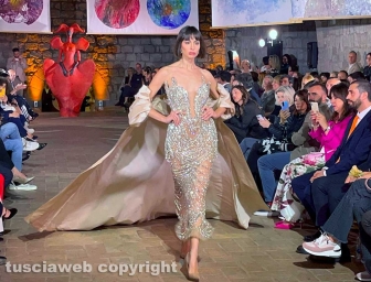 Viterbo - La prima edizione di Donne in Fiore, la sfilata di moda degli stilisti internazionali
